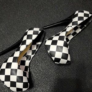 Preowned Checkered Platform Pump.